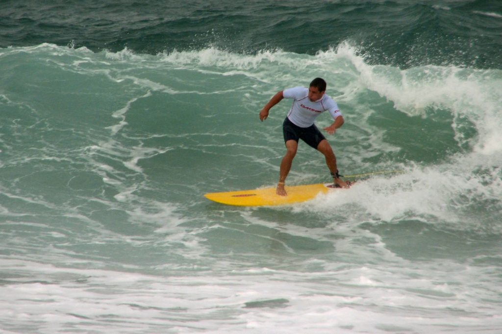 surfing-1400955-1598x1064